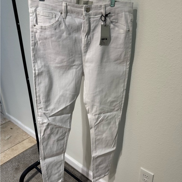Topshop Denim - Topshop Jamie high rise skinny ankle grazer White Denim Jeans